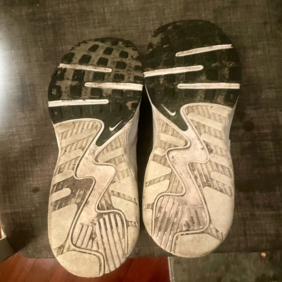 Nike  Air Max 8.5 - Picture 4 of 4